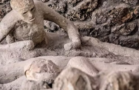 Pompeii: Explore the Ruins from Naples